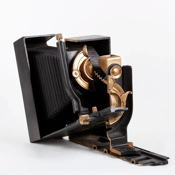 IKO076-ARM - ARM 000969-Bronze-570x225x340-CAMERA-HOMMAGE A NADAR 23-95-1986-ARMAN-1200.webp